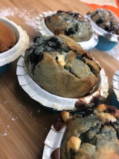 Une photo de Muffins myrtilles / chocolat blanc