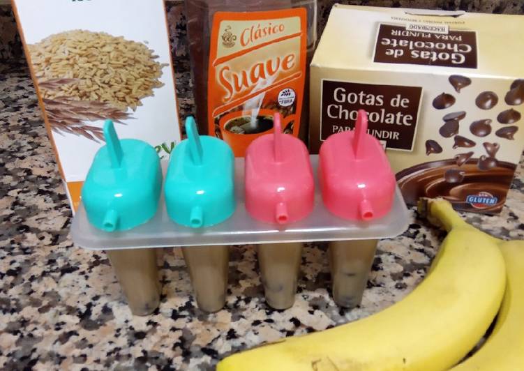 Helados de bebida de avena, con plátano, chocolate y café soluble