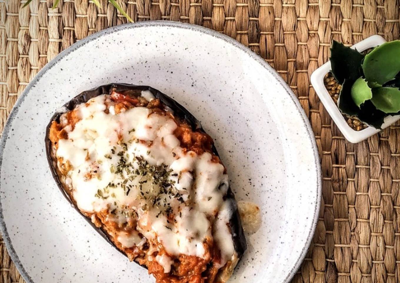 Berenjena rellena de atún