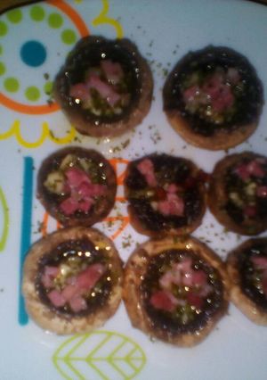 Foto principal de Champiñones a la plancha con jamón y picada de ajo y perejil