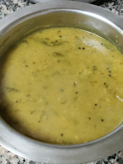 துவரம் பருப்பு வெந்தைய கீரை குழம்பு (Thuvaram paruppu venthya keerai kulmbu recipe in tamil) செய்முறை முக்கிய புகைப்படம்