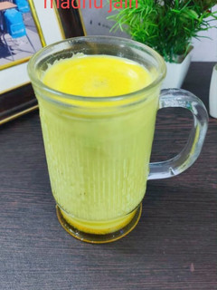 इम्यूनिटी बूस्टर हल्दी दूध(immunity booster haldi doodh recipe in hindi) रेसिपी मुख्य फोटो