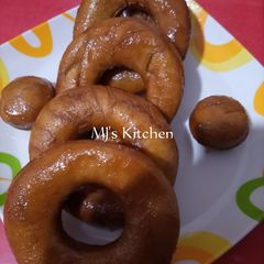 A picture of Chocolate caramel doughnuts.
