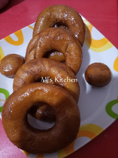 A picture of Chocolate caramel doughnuts.