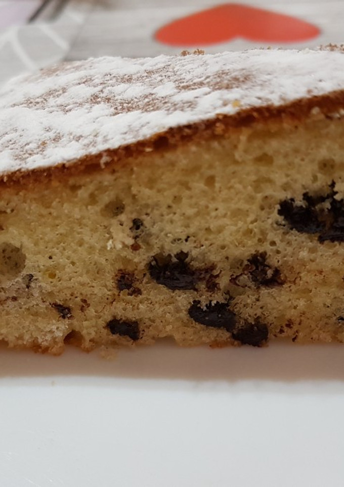 Una foto de Bizcocho fácil con pepitas de chocolate