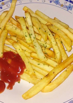 फ्रेंच फ्राइज (french fries recipe in Hindi) रेसिपी मुख्य फोटो