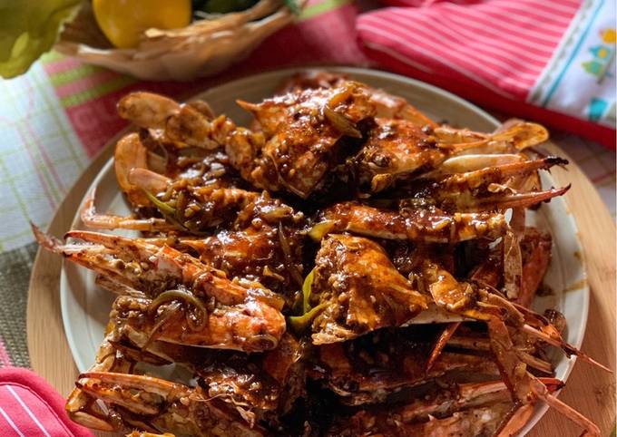 Rajungan lada hitam dengan daging rajungan segar yang dilapisi saus lada hitam pedas dan gurih, siap menggugah selera