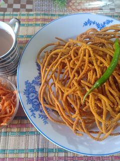 તીખા ગાંઠિયા (Tikha Ganthiya Recipe In Gujarati) રેસીપી મુખ્ય ફોટો