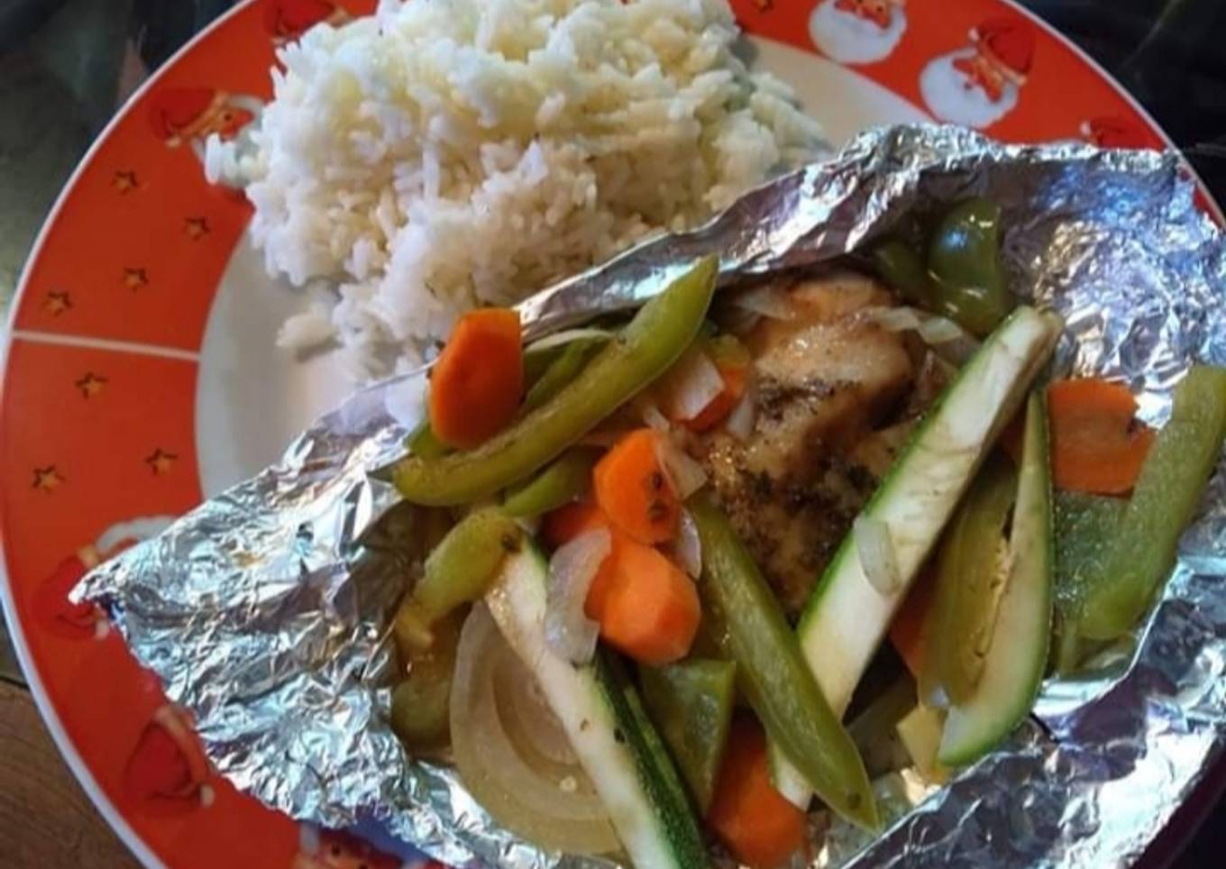 Filete de pescado empapelado y arroz blanco 👩‍🍳