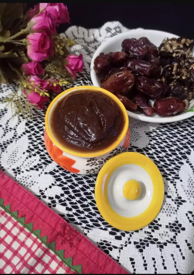 A picture of Dates Tamarind Chutney.