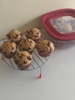 Una foto de Muffins de naranja con chispas de chocolate