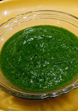 A picture of Spinach Green chutney for sandwich or any chaat.