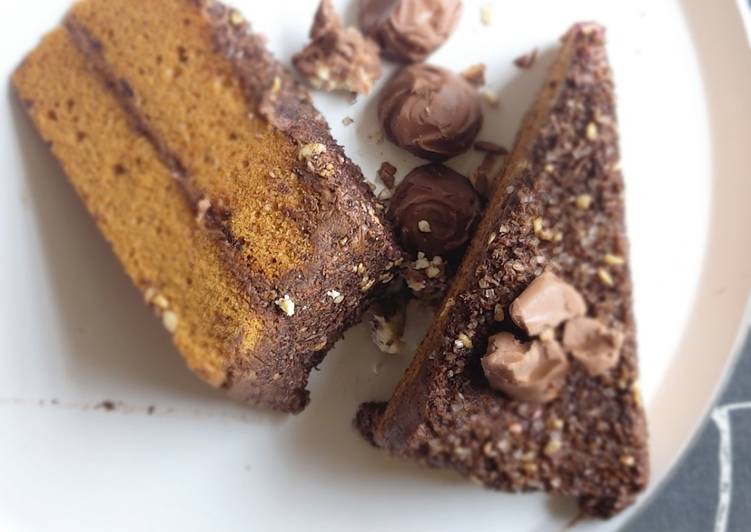 Chocolate layer cake Chocolate layer cake