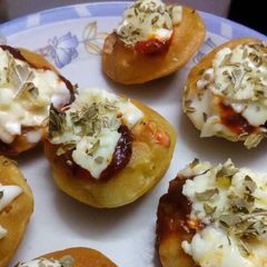A picture of Pizza puri.