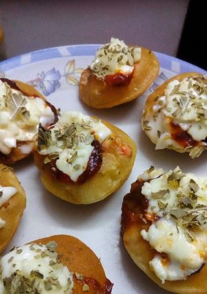 A picture of Pizza puri.