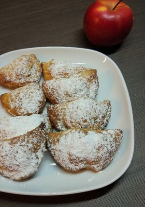 Zdjęcie przepisu Ciasteczka maślano-serowe z jabłkami i cynamonem.