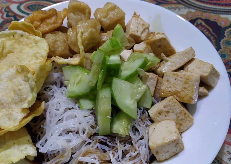 Rujak Mie/ Soun Tahu