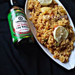 A picture of Pineapple fried rice.