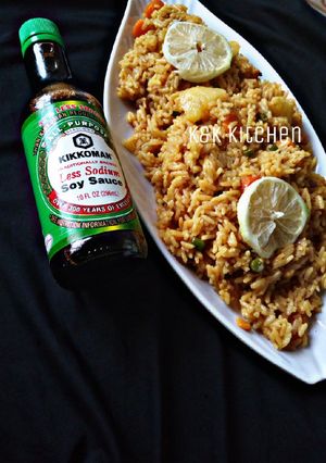 A picture of Pineapple fried rice.