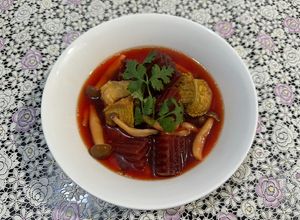 Hình của món SP.0945 - Canh Sụn Sườn Heo Nấu Củ Dền & Nấm Nâu.