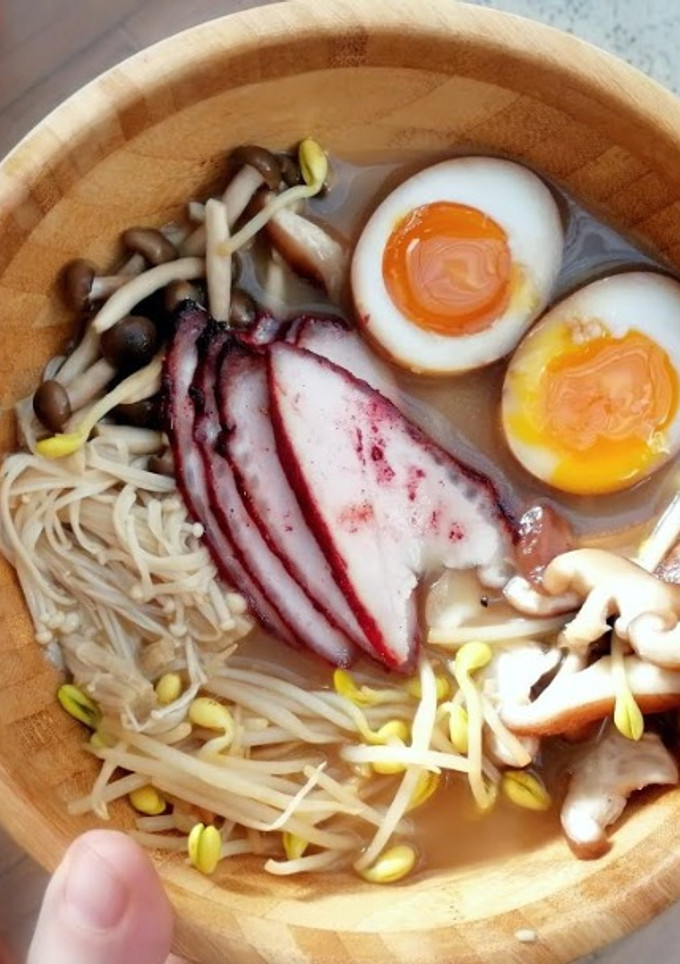Una foto de Ramen de setas (receta asiática)