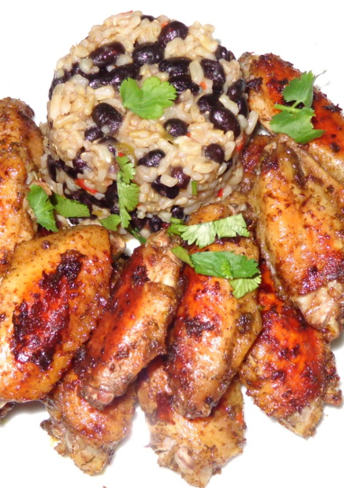 Una foto de Alitas de pollo jerk, jamaiquinas