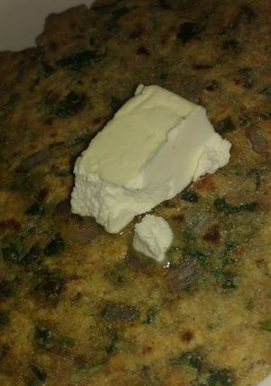 A picture of Methi paratha.