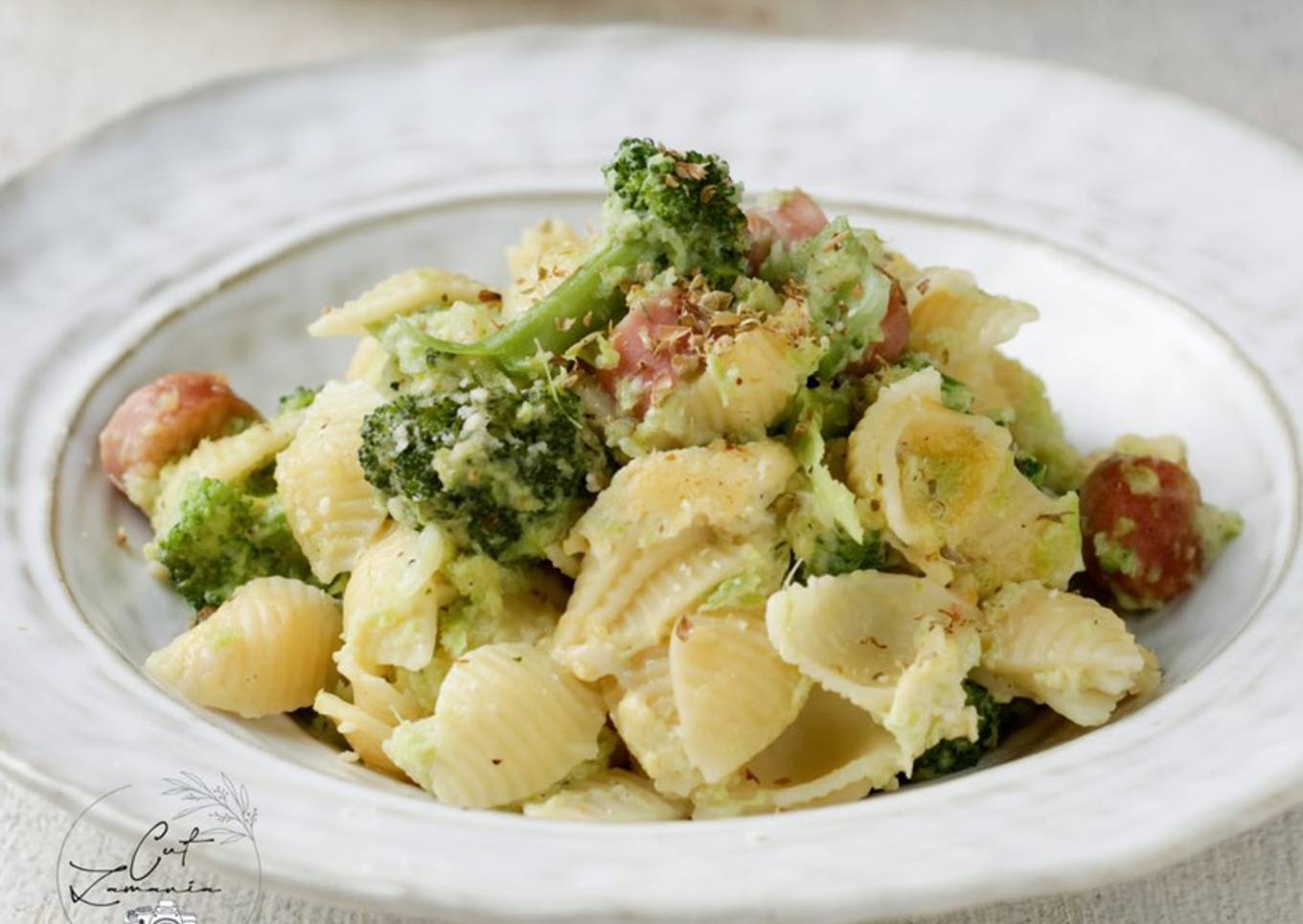 Langkah Mudah untuk Membuat Pasta dengan saus bonggol brokoli yang Lezat