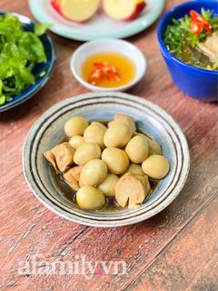 Hình của món Chả Lụa Kho Trứng Cút.
