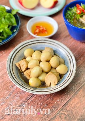 Hình của món Chả Lụa Kho Trứng Cút.