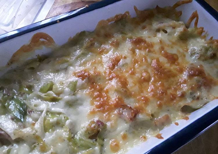 Step-by-Step Guide to Prepare Super Quick Homemade Sig’s Creamy Cheesy Leeks and Bacon