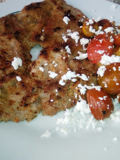 Una foto de Escalope de cerdo rebozado con pan de aceitunas