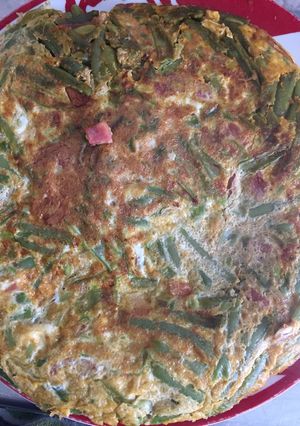 Foto principal de Tortilla de judías verdes, con jamón, ajo y toque de pimentón
