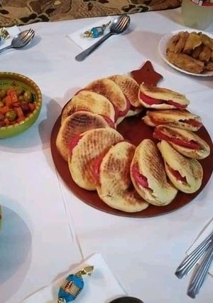 صورة لوصفة مخيمرات بالتونة والبصل
