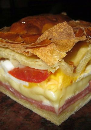 Una foto de Torta chivito