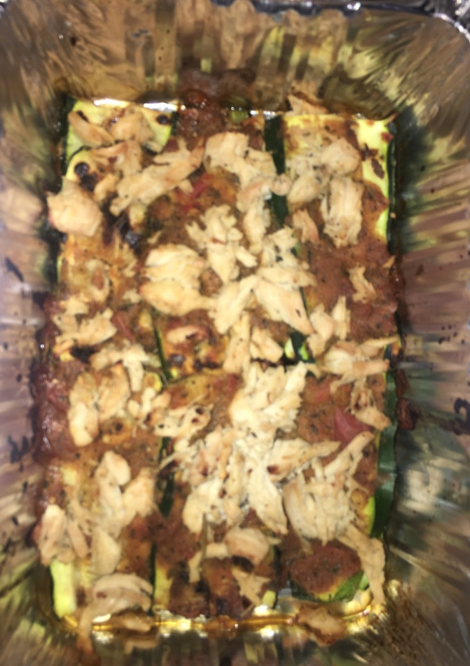 Una foto de Pastelón de pollo y zuchinni -keto