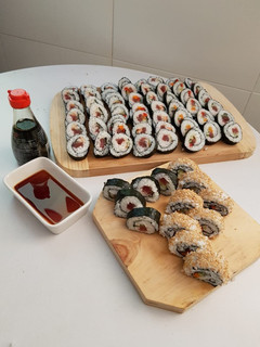 Una foto de Sushi makis 🥢 (72 piezas) paso a paso