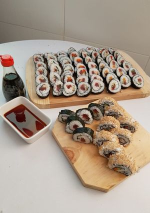 Una foto de Sushi makis 🥢 (72 piezas) paso a paso