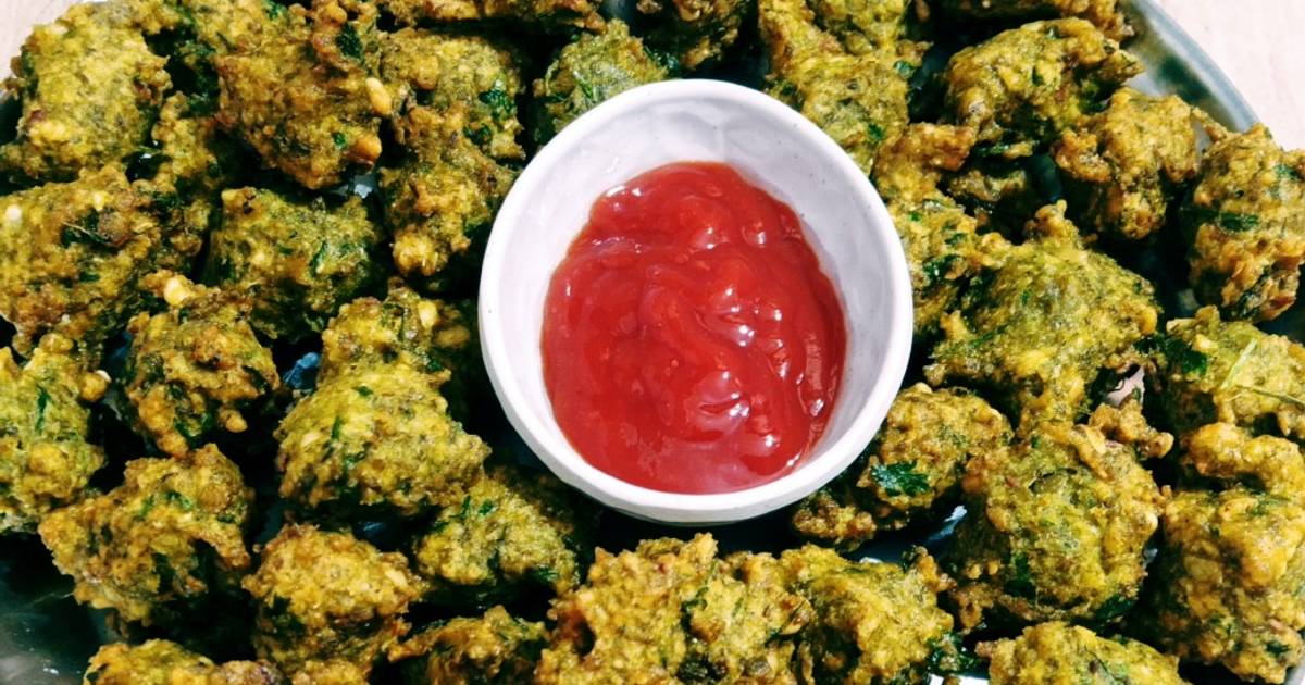 Crispy Green Moong Dal Pakoda Recipe by Chhaya Chouhan - Cookpad