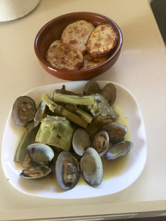 Una foto de Alcachofas con almejas