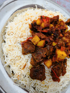 صورة لوصفة رز بخاري مع ايدام لحمة
