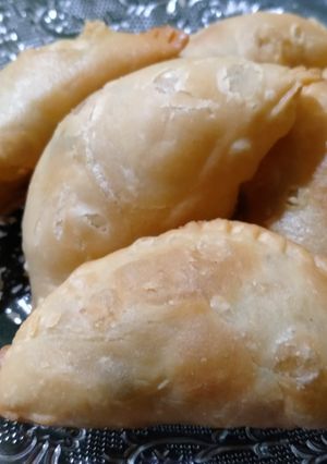 A picture of Half Moon chicken samosa.