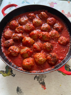Una foto de Albóndigas con tomate
