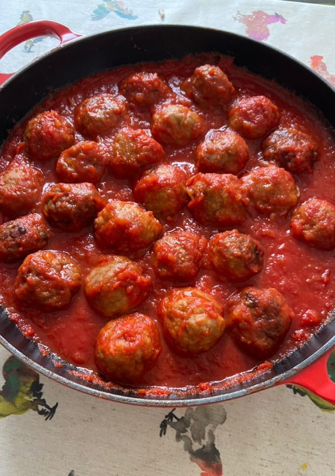 Una foto de Albóndigas con tomate
