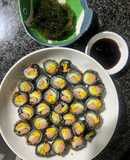 Kimbap Chiên Giòn Ăn Với Rong Nho Giòn Tươi