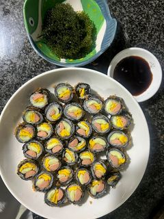 Hình của món Kimbap Chiên Giòn Ăn Với Rong Nho Giòn Tươi.