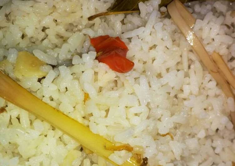 Langkah Mudah untuk Menyiapkan Nasi Liwet Gurih Rice cooker yang Enak Banget