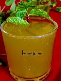 લીલી ચા ફુદીના શરબત (Green Tea Pudina Sharbat Recipe In Gujarati) રેસીપી મુખ્ય ફોટો