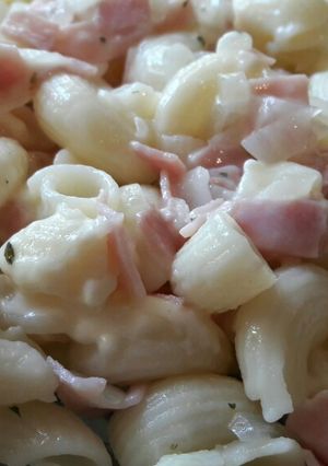 Una foto de Fideos rápidos con jamón y queso