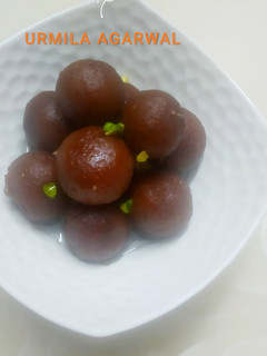 ब्रेड गुलाब जामुन (Bread gulabjamun recipe in hindi) रेसिपी मुख्य फोटो